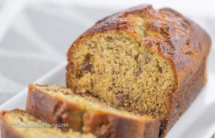 banana bread with raisins