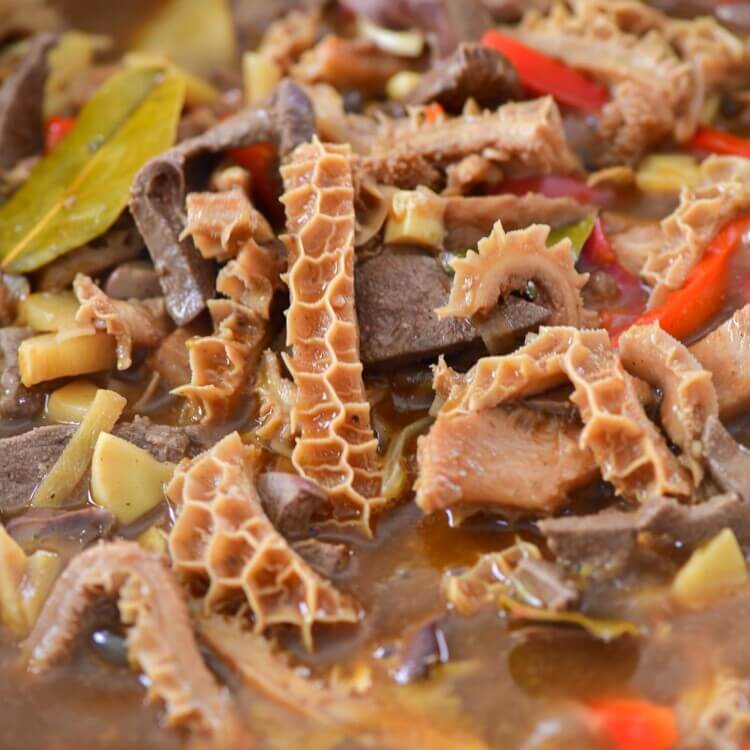 Beef tripe with ginger and bell peppers