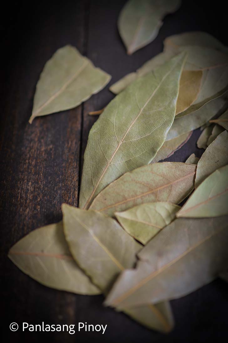 Burning bay leaves