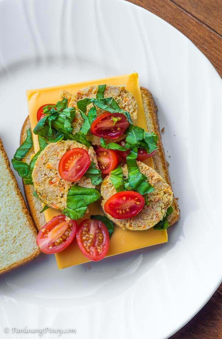 Embutido Meatloaf with Tomato and Basil Sandwich