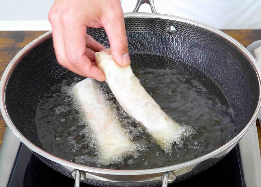 frying lumpia