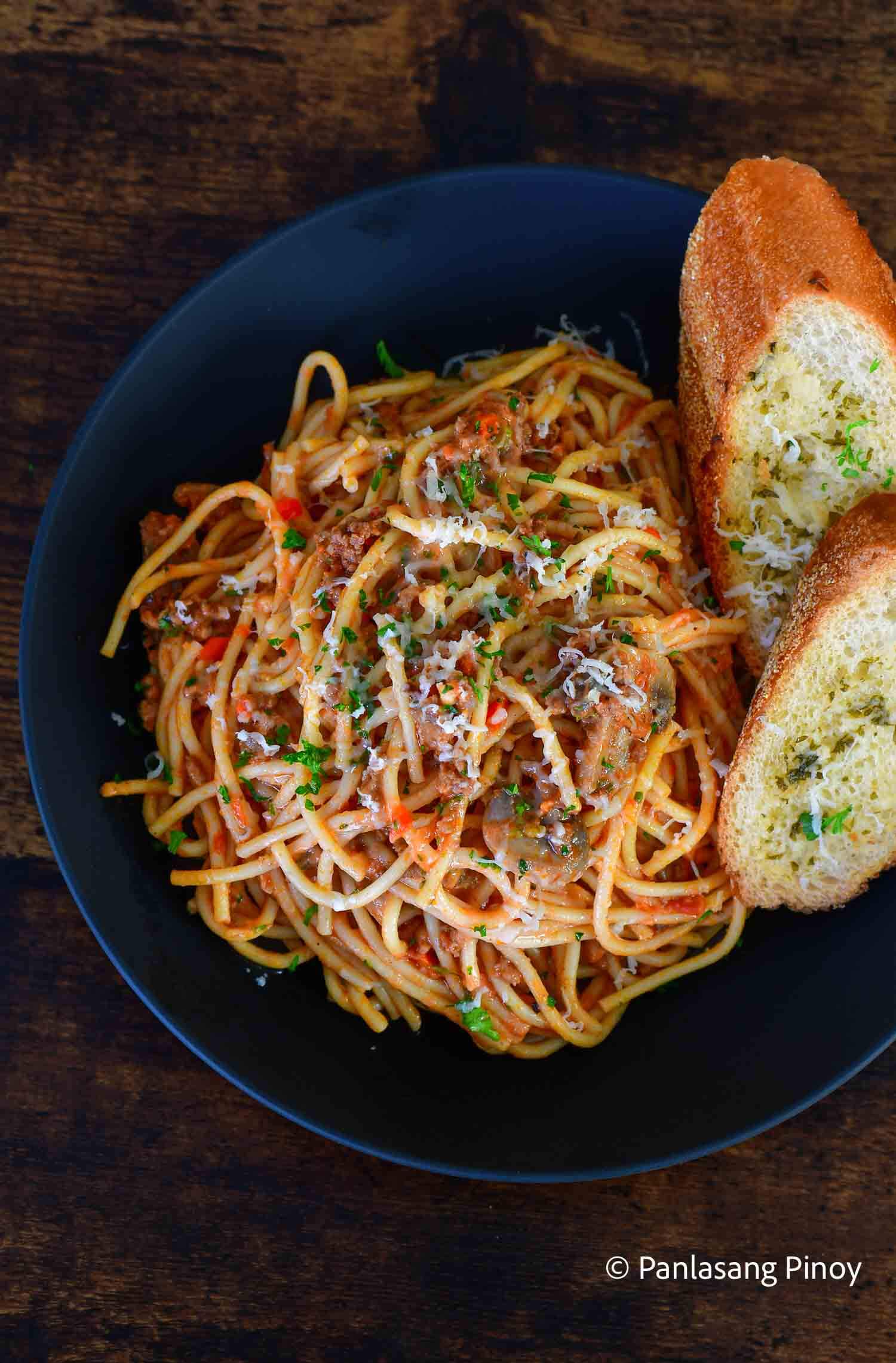 spaghetti with mushroom and green peppers